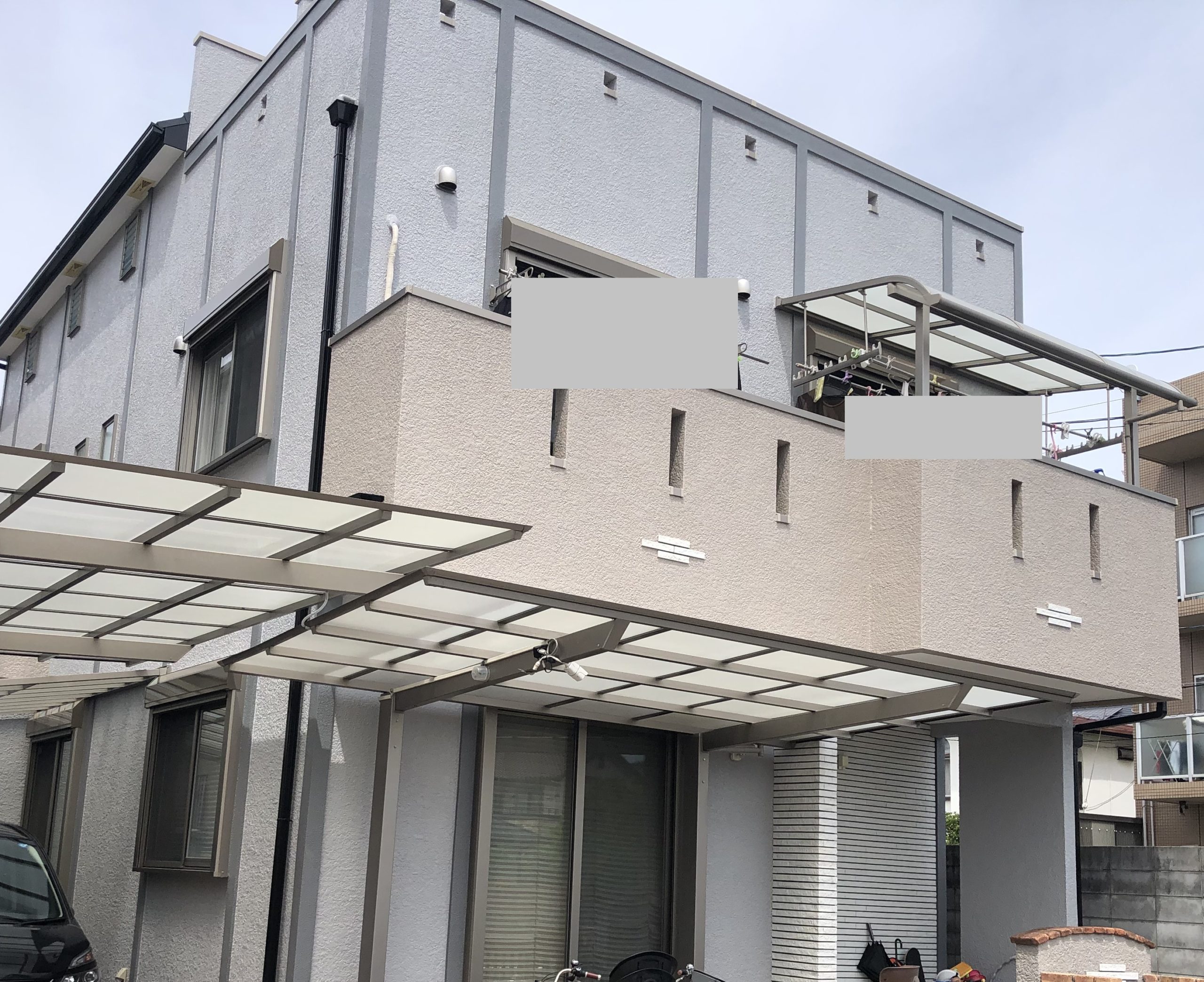 伊丹市鴻池 外壁塗装施工例 コケやカビで黒ずんだお家がツートンカラーのお家に変身 外壁塗装なら伊丹市で大人気の にこにこリフォームへ